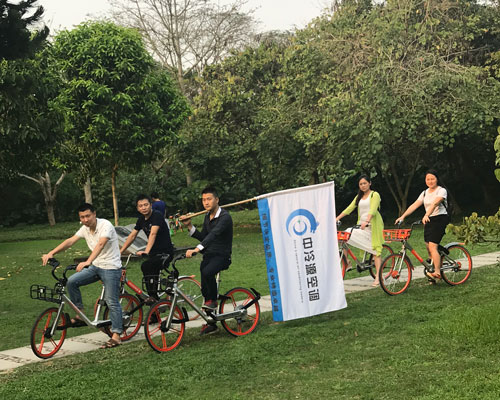 骑行摩拜共享单车